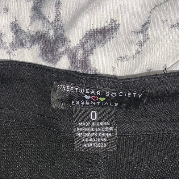 Black shorts - Picture 3 of 3